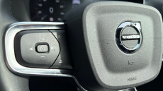 Volvo Xc40 2.0 B4P R DESIGN Pro 5dr AWD Auto Petrol Estate